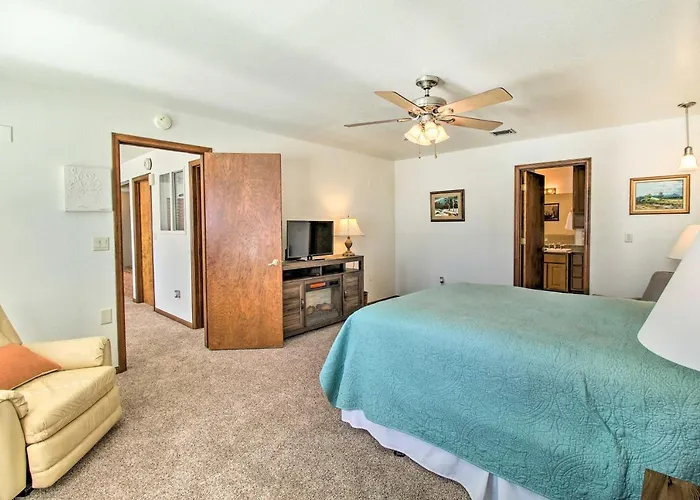 Apartment Patio, Grill & Fire Pit: Show Escape!