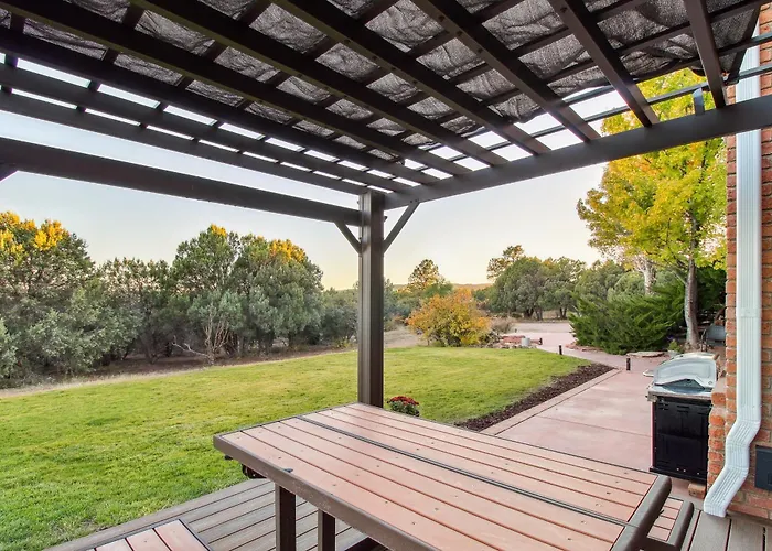 Patio, Grill & Fire Pit: Show Escape! *
