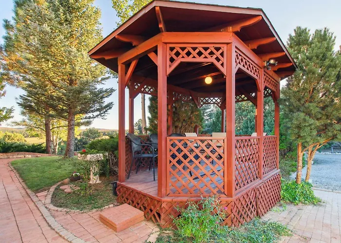 Patio, Grill & Fire Pit: Show Escape! Apartment *