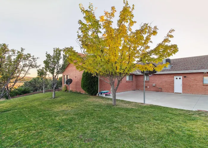 Apartment Patio, Grill & Fire Pit: Show Escape! *