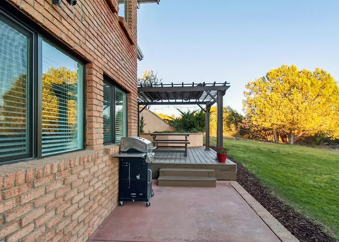 Patio, Grill & Fire Pit: Show Escape! Apartment *