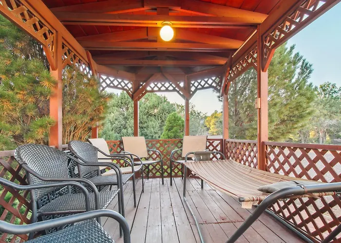 Apartment Patio, Grill & Fire Pit: Show Escape! *